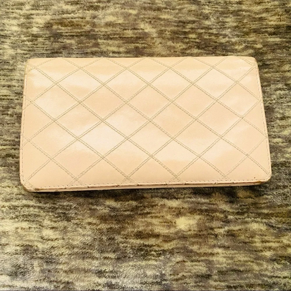CHANEL CC LOGO DIAMOND STITCH LAMBSKIN WALLET